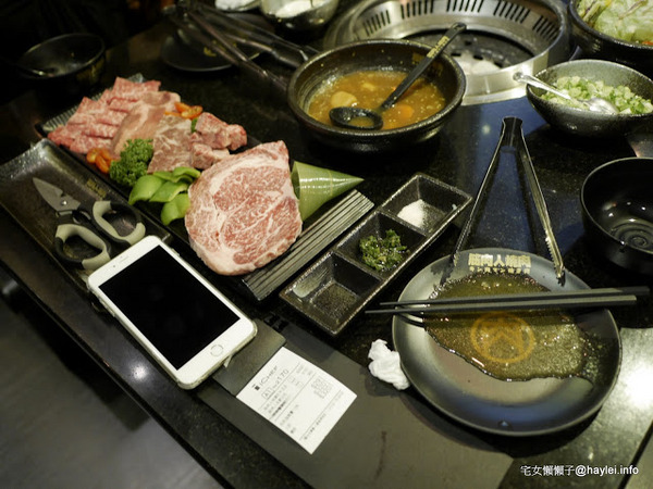 筋肉人焼肉 キン肉マン焼き肉：新竹北區/中正路/澳洲和牛/燒烤美食/筋肉人焼肉-美味雞湯無限供應，調入鮮蔥、鹽蔥美味加乘無法擋、飽啖M11等級的澳洲巧克力純血和牛澳洲巧克力純血和牛軟嫩甜香好好吃，環境舒適，佳節聚餐好選項！