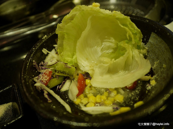 筋肉人焼肉 キン肉マン焼き肉：新竹北區/中正路/澳洲和牛/燒烤美食/筋肉人焼肉-美味雞湯無限供應，調入鮮蔥、鹽蔥美味加乘無法擋、飽啖M11等級的澳洲巧克力純血和牛澳洲巧克力純血和牛軟嫩甜香好好吃，環境舒適，佳節聚餐好選項！