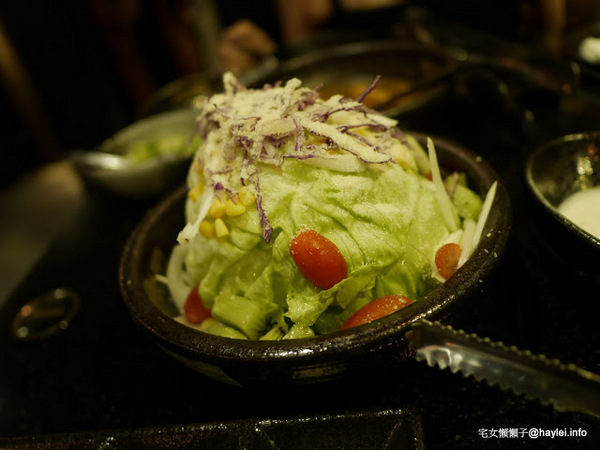 筋肉人焼肉 キン肉マン焼き肉：新竹北區/中正路/澳洲和牛/燒烤美食/筋肉人焼肉-美味雞湯無限供應，調入鮮蔥、鹽蔥美味加乘無法擋、飽啖M11等級的澳洲巧克力純血和牛澳洲巧克力純血和牛軟嫩甜香好好吃，環境舒適，佳節聚餐好選項！
