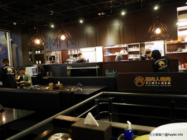 筋肉人焼肉 キン肉マン焼き肉：新竹北區/中正路/澳洲和牛/燒烤美食/筋肉人焼肉-美味雞湯無限供應，調入鮮蔥、鹽蔥美味加乘無法擋、飽啖M11等級的澳洲巧克力純血和牛澳洲巧克力純血和牛軟嫩甜香好好吃，環境舒適，佳節聚餐好選項！