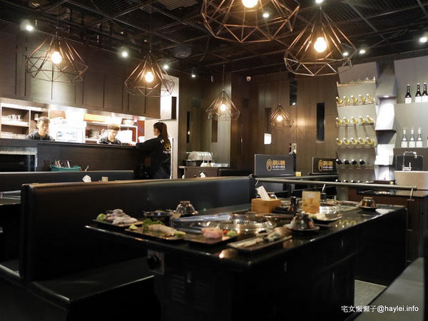 筋肉人焼肉 キン肉マン焼き肉：新竹北區/中正路/澳洲和牛/燒烤美食/筋肉人焼肉-美味雞湯無限供應，調入鮮蔥、鹽蔥美味加乘無法擋、飽啖M11等級的澳洲巧克力純血和牛澳洲巧克力純血和牛軟嫩甜香好好吃，環境舒適，佳節聚餐好選項！