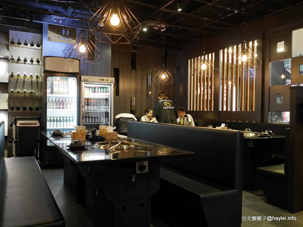 筋肉人焼肉 キン肉マン焼き肉：新竹北區/中正路/澳洲和牛/燒烤美食/筋肉人焼肉-美味雞湯無限供應，調入鮮蔥、鹽蔥美味加乘無法擋、飽啖M11等級的澳洲巧克力純血和牛澳洲巧克力純血和牛軟嫩甜香好好吃，環境舒適，佳節聚餐好選項！