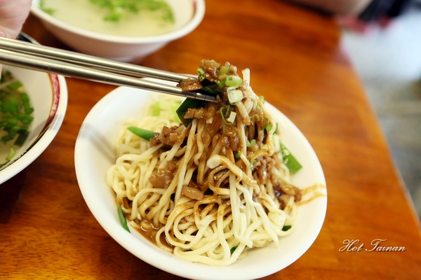 王家古早味意麵:【台南美食】王家古早味意麵:搭載40年傳承的老味道,鐵皮屋下的美味~