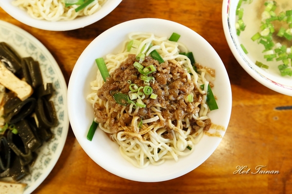 王家古早味意麵:【台南美食】王家古早味意麵:搭載40年傳承的老味道,鐵皮屋下的美味~
