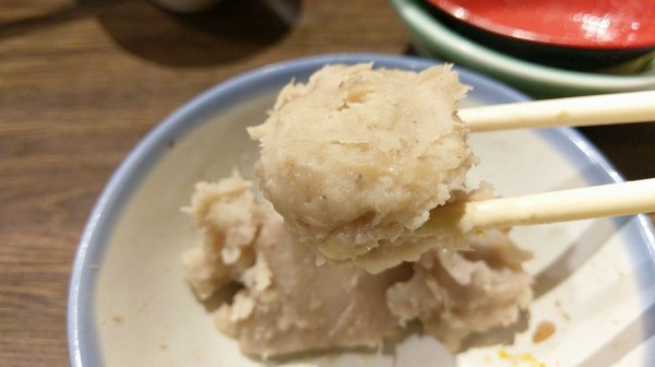 食藝石頭火鍋：食藝石頭火鍋-科博館附近超平價石頭火鍋  湯頭夠鮮夠美味  食材自取超方便   躲在巷弄內的好味道  趁最近天冷冷趕快衝