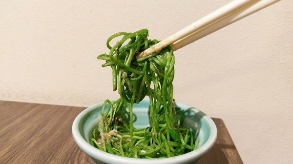 食藝石頭火鍋：食藝石頭火鍋-科博館附近超平價石頭火鍋  湯頭夠鮮夠美味  食材自取超方便   躲在巷弄內的好味道  趁最近天冷冷趕快衝