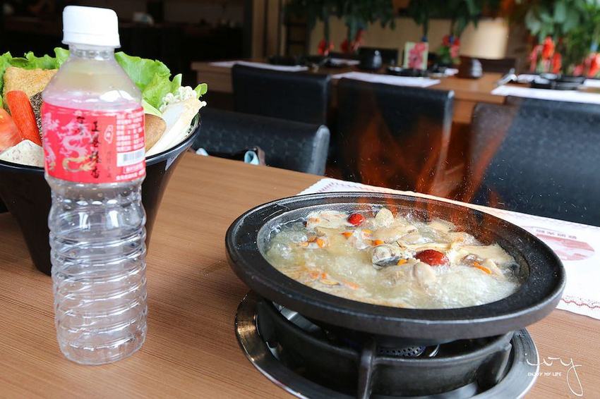 台中50年老字號平價火鍋店,爆量肉盤只要330元,可麗亞石頭火鍋