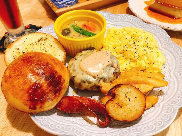 捷運板橋站✿恬 秘密✿板橋巷弄咖啡廳~ 清靜的空間 有超溫暖的手作料理! 還有可愛店貓呢~~~