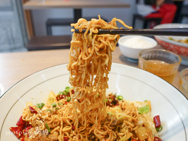 口太麻辣香鍋創始店：【桃園食記】口太麻辣香鍋創始店 乾式麻辣鍋 一麻一辣的紅色誘惑