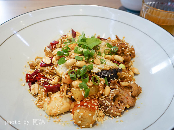 口太麻辣香鍋創始店：【桃園食記】口太麻辣香鍋創始店 乾式麻辣鍋 一麻一辣的紅色誘惑