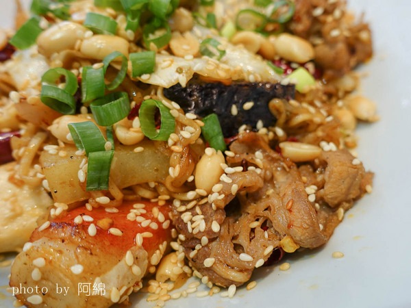 口太麻辣香鍋創始店：【桃園食記】口太麻辣香鍋創始店 乾式麻辣鍋 一麻一辣的紅色誘惑