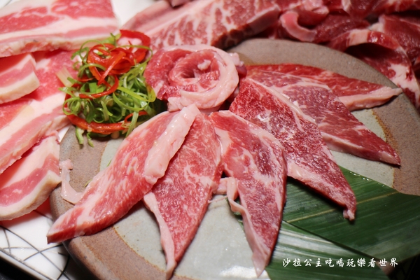 皇上吉饗極品唐風燒肉:東區燒肉吃到飽/夜店風吃飯還要戴墨鏡『皇上吉饗極品唐風燒肉』糖朝餐飲集團新品牌/捷運忠孝敦化站
