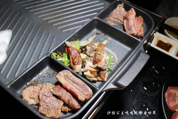 皇上吉饗極品唐風燒肉:東區燒肉吃到飽/夜店風吃飯還要戴墨鏡『皇上吉饗極品唐風燒肉』糖朝餐飲集團新品牌/捷運忠孝敦化站