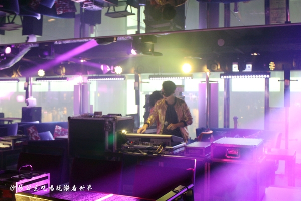 皇上吉饗極品唐風燒肉:東區燒肉吃到飽/夜店風吃飯還要戴墨鏡『皇上吉饗極品唐風燒肉』糖朝餐飲集團新品牌/捷運忠孝敦化站