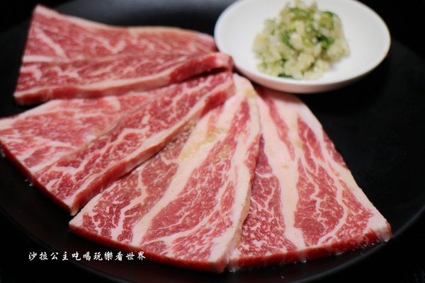 皇上吉饗極品唐風燒肉:東區燒肉吃到飽/夜店風吃飯還要戴墨鏡『皇上吉饗極品唐風燒肉』糖朝餐飲集團新品牌/捷運忠孝敦化站