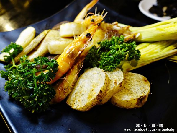 皇上吉饗極品唐風燒肉:【捷運美食】皇上吉饗極品唐風燒肉吃到飽 台北最潮夜店風燒烤店 越夜越high!代烤服務/桌邊魔術/DJ熱場/大安區燒肉/東區宵夜推廌