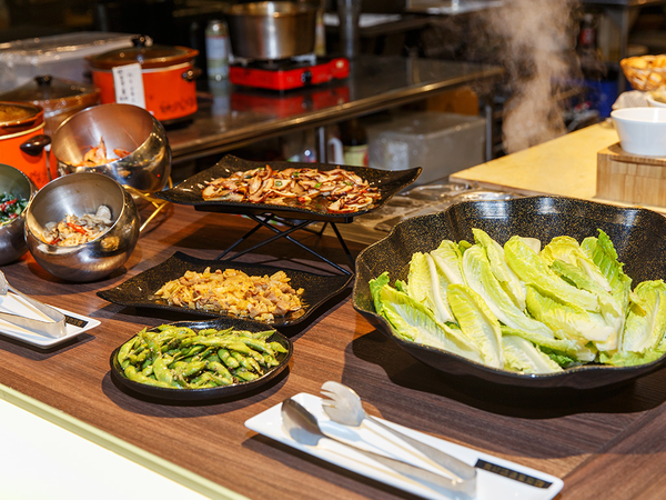 《皇上吉饗極品唐風燒肉》現場DJ High到爆，高品質燒肉讓你盡情吃到飽！