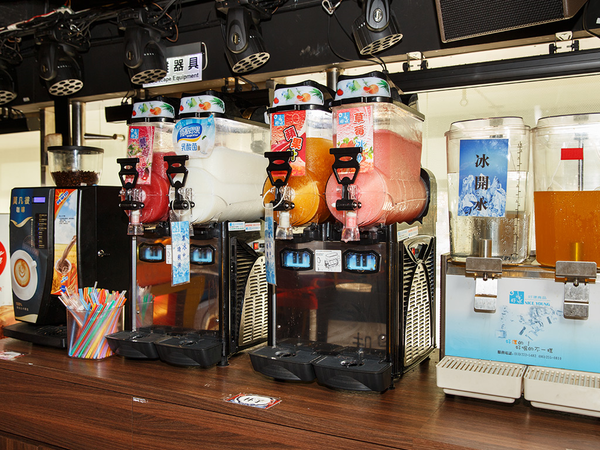 《皇上吉饗極品唐風燒肉》現場DJ High到爆，高品質燒肉讓你盡情吃到飽！