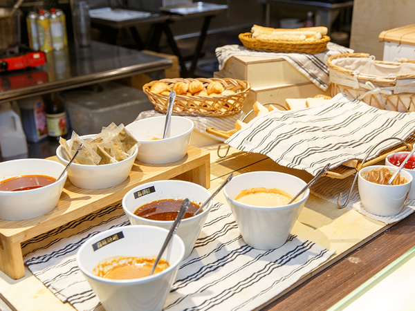 《皇上吉饗極品唐風燒肉》現場DJ High到爆，高品質燒肉讓你盡情吃到飽！