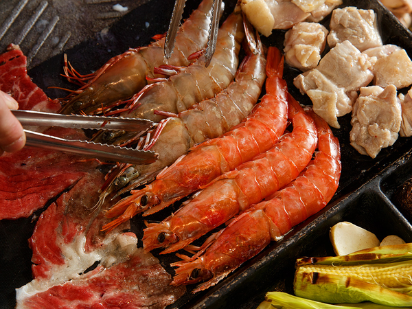 《皇上吉饗極品唐風燒肉》現場DJ High到爆，高品質燒肉讓你盡情吃到飽！