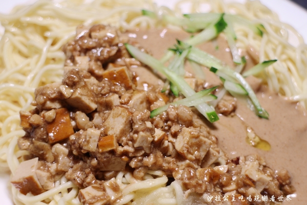 老陳涼麵：板橋新開幕超人氣深夜食堂『老陳涼麵』炸醬+麻醬/捷運府中站/板橋宵夜/慶裕鐘錶門口