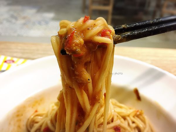 小戶商行 川味擔擔麵