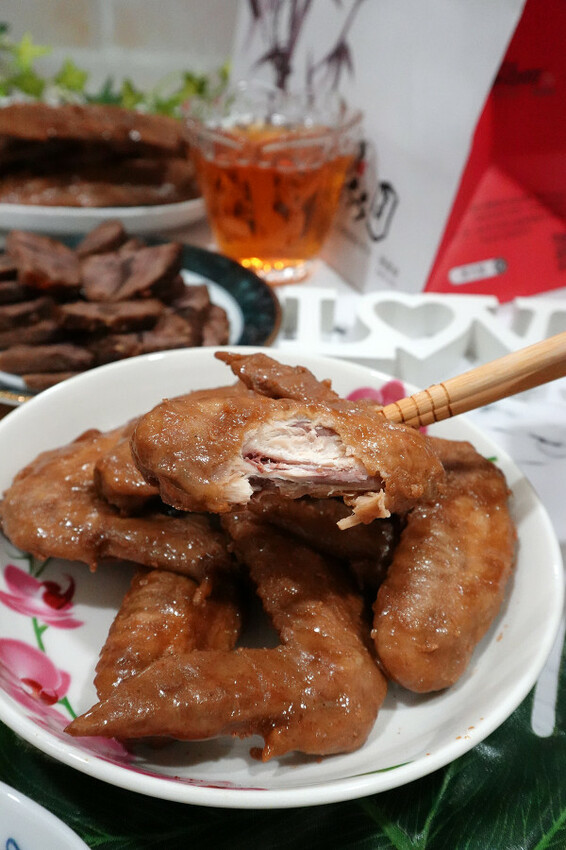 彰化縣員林市彰化縣員林市一再回購的宅配滷味-黑竹園雞腳凍，宵夜點心加菜都超方便，懶人最愛一開即食的好吃冷滷味