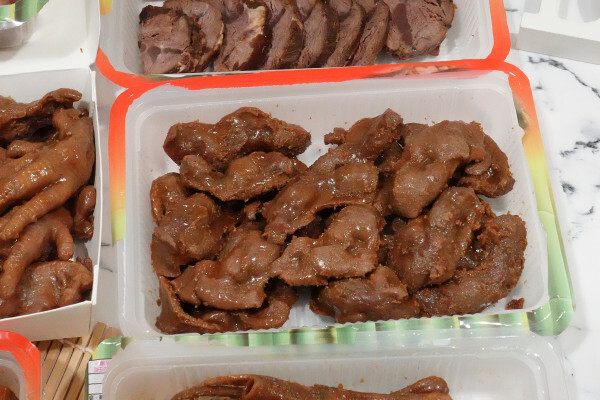 彰化縣員林市彰化縣員林市一再回購的宅配滷味-黑竹園雞腳凍，宵夜點心加菜都超方便，懶人最愛一開即食的好吃冷滷味