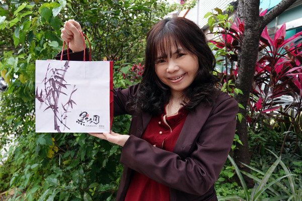 彰化縣員林市彰化縣員林市一再回購的宅配滷味-黑竹園雞腳凍，宵夜點心加菜都超方便，懶人最愛一開即食的好吃冷滷味