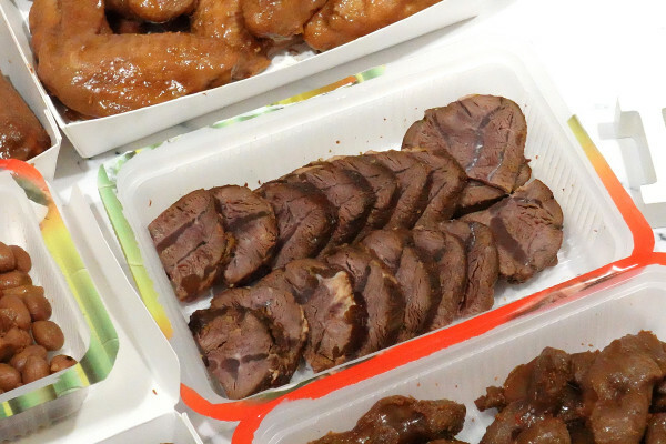 彰化縣員林市彰化縣員林市一再回購的宅配滷味-黑竹園雞腳凍，宵夜點心加菜都超方便，懶人最愛一開即食的好吃冷滷味