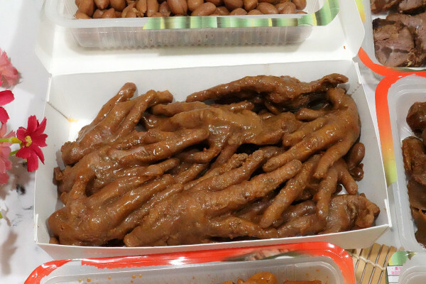 彰化縣員林市彰化縣員林市一再回購的宅配滷味-黑竹園雞腳凍，宵夜點心加菜都超方便，懶人最愛一開即食的好吃冷滷味