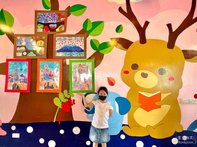 宜蘭礁溪親子餐廳推薦！水鹿咖啡親子館餵水鹿 玩溜滑梯，宜蘭親子旅遊。