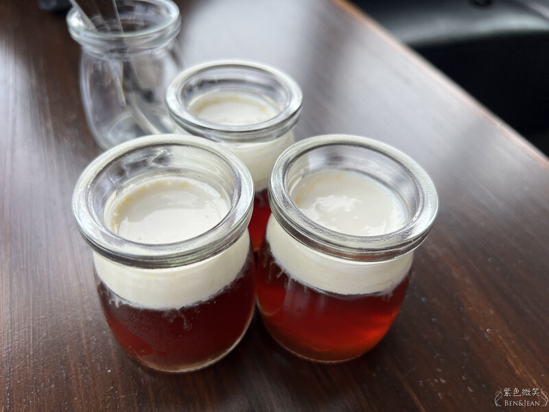 宜蘭礁溪親子餐廳推薦！水鹿咖啡親子館餵水鹿 玩溜滑梯，宜蘭親子旅遊。