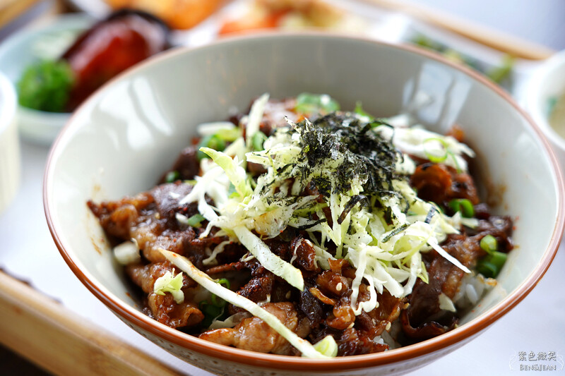 宜蘭礁溪親子餐廳推薦！水鹿咖啡親子館餵水鹿 玩溜滑梯，宜蘭親子旅遊。