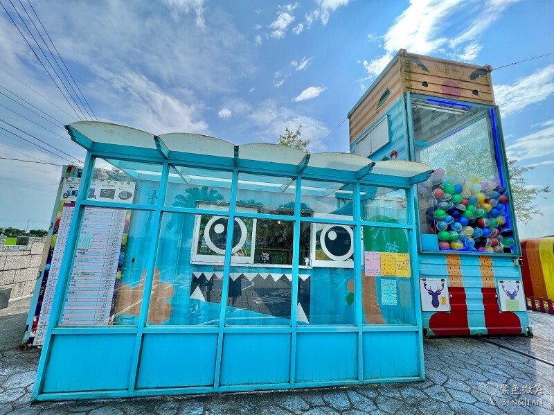 宜蘭礁溪親子餐廳推薦！水鹿咖啡親子館餵水鹿 玩溜滑梯，宜蘭親子旅遊。