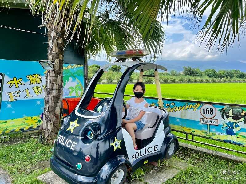 宜蘭礁溪親子餐廳推薦！水鹿咖啡親子館餵水鹿 玩溜滑梯，宜蘭親子旅遊。