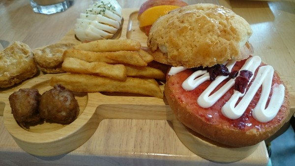 6吋盤早午餐(鼎新店)(鼎新店)：高雄~6吋盤早午餐(鼎新店)~口愛車車兒童餐~必吃的平價早午餐~份量十足有誠意~