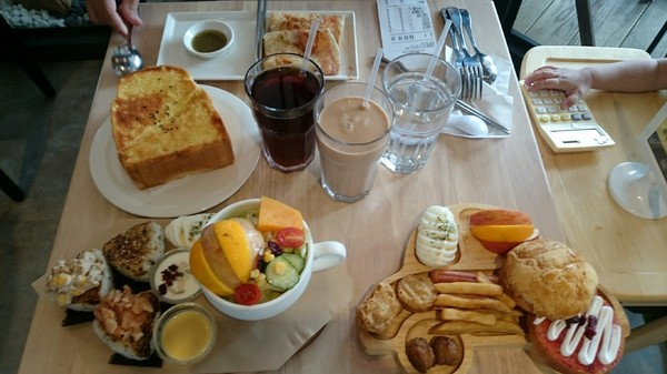 6吋盤早午餐(鼎新店)(鼎新店)：高雄~6吋盤早午餐(鼎新店)~口愛車車兒童餐~必吃的平價早午餐~份量十足有誠意~