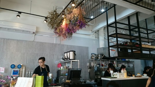 6吋盤早午餐(鼎新店)(鼎新店)：高雄~6吋盤早午餐(鼎新店)~口愛車車兒童餐~必吃的平價早午餐~份量十足有誠意~