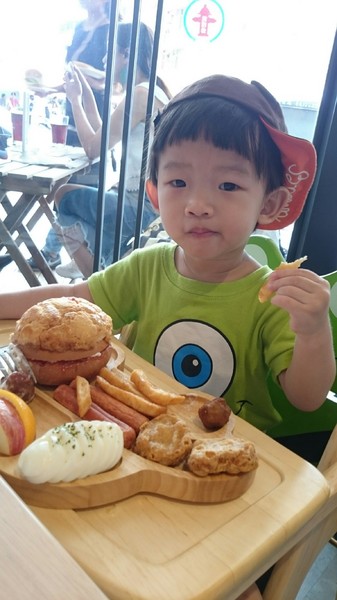 6吋盤早午餐(鼎新店)(鼎新店)：高雄~6吋盤早午餐(鼎新店)~口愛車車兒童餐~必吃的平價早午餐~份量十足有誠意~