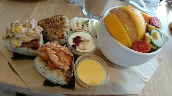 6吋盤早午餐(鼎新店)(鼎新店)：高雄~6吋盤早午餐(鼎新店)~口愛車車兒童餐~必吃的平價早午餐~份量十足有誠意~