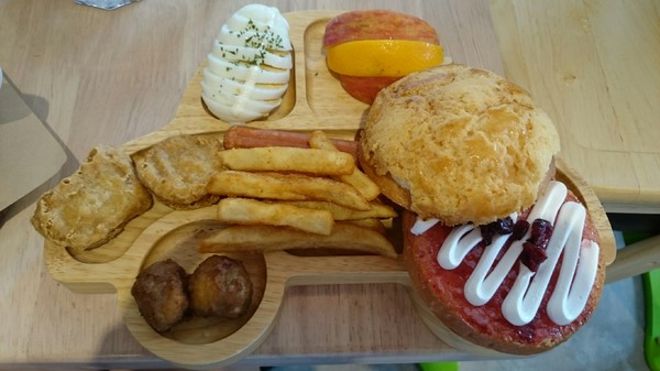 6吋盤早午餐(鼎新店)(鼎新店)：高雄~6吋盤早午餐(鼎新店)~口愛車車兒童餐~必吃的平價早午餐~份量十足有誠意~