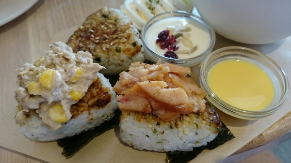 6吋盤早午餐(鼎新店)(鼎新店)：高雄~6吋盤早午餐(鼎新店)~口愛車車兒童餐~必吃的平價早午餐~份量十足有誠意~