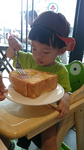 6吋盤早午餐(鼎新店)(鼎新店)：高雄~6吋盤早午餐(鼎新店)~口愛車車兒童餐~必吃的平價早午餐~份量十足有誠意~