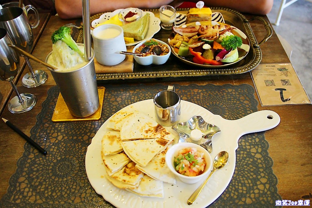 西區|來去找尋草悟道的早午餐~Mirror Cafe競子咖啡,又是IG美照必拍之處。 - 微笑Joe幸運