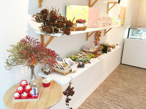 「科技大樓」擁有撫慰人心魔法的法式甜點店-嗜甜點！ 推薦宛如沙漠中的玫瑰～蘋果手桿千層派！！