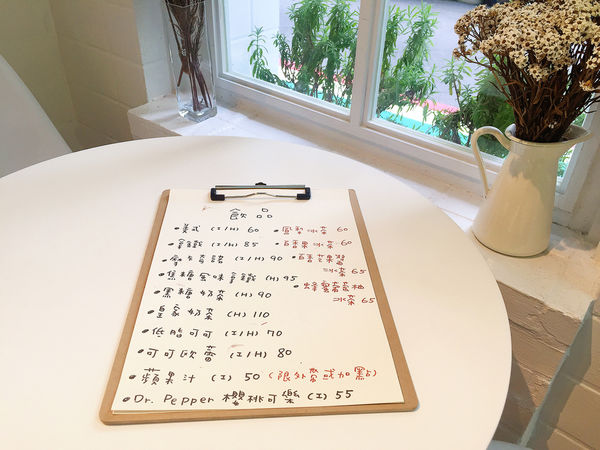 「科技大樓」擁有撫慰人心魔法的法式甜點店-嗜甜點！ 推薦宛如沙漠中的玫瑰～蘋果手桿千層派！！