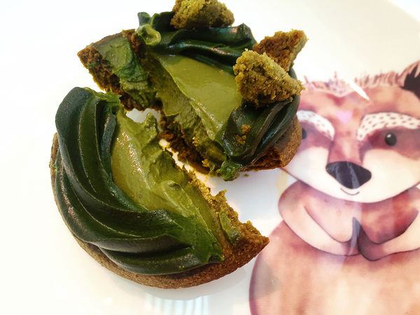 「科技大樓」擁有撫慰人心魔法的法式甜點店-嗜甜點！ 推薦宛如沙漠中的玫瑰～蘋果手桿千層派！！