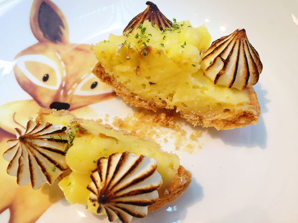 「科技大樓」擁有撫慰人心魔法的法式甜點店-嗜甜點！ 推薦宛如沙漠中的玫瑰～蘋果手桿千層派！！