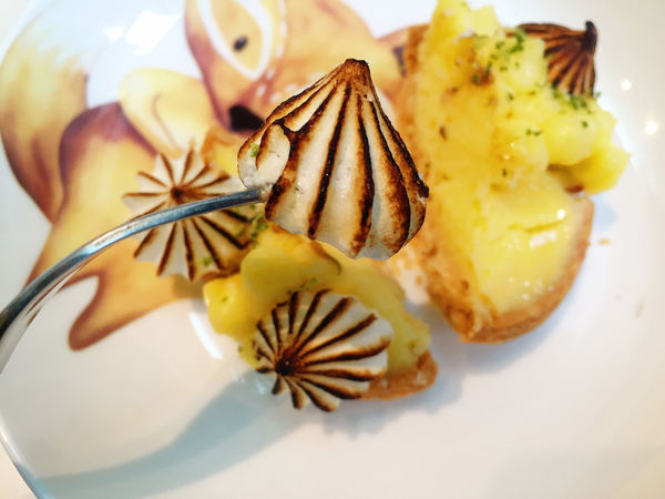 「科技大樓」擁有撫慰人心魔法的法式甜點店-嗜甜點！ 推薦宛如沙漠中的玫瑰～蘋果手桿千層派！！